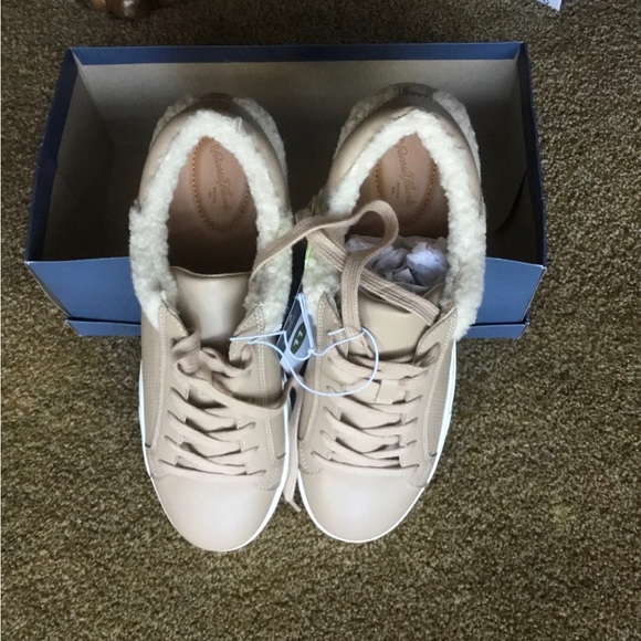 Universal Thread sneakers - Picture 3 of 3